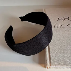 Black wide fabric headband detail, minimalist retro hair accessory for women daily wear.