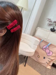 Rode strass BB haarspeld, glanzende zijclip voor een mooie dagelijkse pony styling.