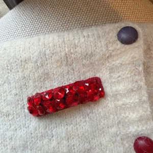 Rode strass haarklem, sprankelende vierkante bb haarspeld voor zoete styling. Prachtig haaraccessoire.