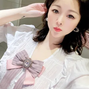 Grande broche nœud rayé avec perle gemme vintage pour accessoire vêtement de femme élégante