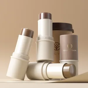 Gros plan de detail du stick contour avec texture cremeuse et design minimaliste.