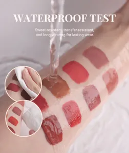 Dettaglio swatch impermeabile rossetto liquido velluto opaco lunga tenuta e colore.