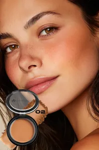 YOUNG VISION matte contour powder shade 02 for natural face sculpting and hairline shading.