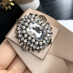 Vintage strass nœud broche cristal perle corsage élégante épingle de revers femme col