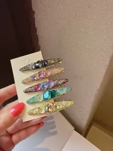 Squisito stile coreano strass colorati lunga molletta per capelli becco d'anatra vista dettagliata.