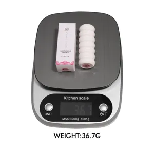 Labial hidratante YOUNG VISION en tubo blanco con diseño único y su caja de 3,2g