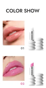 Barra de labios hidratante y brillante Young Vision, detalle de maquillaje de labios.
