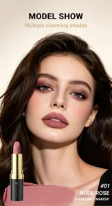 Lápiz labial mate de terciopelo YOUNG VISION tono 01 nude rose para maquillaje diario suave.