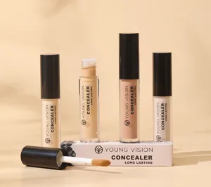 Λεπτομερής εικόνα από σωληνάρια υγρού concealer και απλικατέρ για την ανάδειξη της υφής.