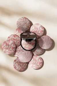 YOUNG VISION 4-color marbled baked powder compact for flawless face makeup and smooth setting.