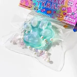 Lindo juguete antiestrés de pata de gato con cadenas de perlas detalle sensorial.