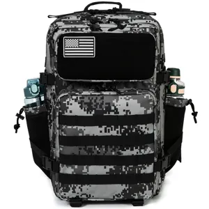 Vue détaillée du sac à dos tactique avec motif camouflage numérique et système MOLLE.