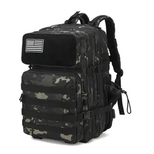 Sac à dos militaire tactique extérieur avec système MOLLE et tissu camouflage imperméable.