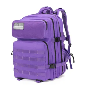 Vue détaillée du sac à dos tactique violet avec sangle MOLLE et plusieurs compartiments.