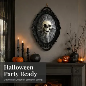 Λεπτομέρεια κρεμαστού τοίχου με κρανίο Halloween γοτθική, σκοτεινή τρομακτική διακόσμηση.