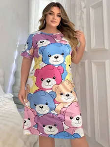 Comoda camicia da notte taglie forti da donna con stampa orsetto colorato manica corta.