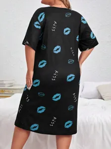 Camicia da notte taglia comoda da donna vestito maniche corte con stampa labbra bacio.