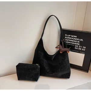 Zwarte suède look schoudertas hobo tas met bijpassend tasje en schattige teckel hanger.