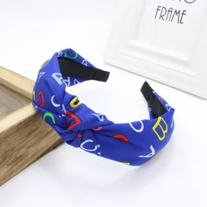 Serre-tête large en tissu bleu avec imprimé lettres colorées accessoire de mode cheveux
