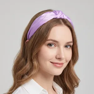 Elegantes violettes Satin Haarband mit Knoten für Damen, stilvolles Alltags Haaraccessoire.