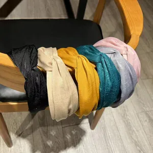 Vista detallada de diademas de terciopelo con nudo de estilo vintage coreano en varios colores.