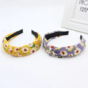 Retro floral knotted headband set, chic daisy print fabric hair hoop for daily wear.