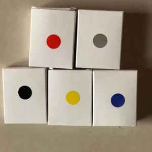 Détail de l'emballage de sonnette de vélo avec cinq variantes de points colorés pour VTT.