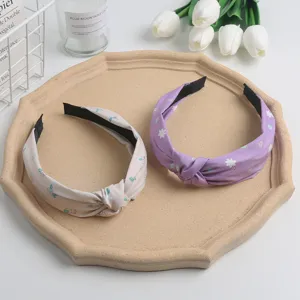 Sweet floral knotted headband for women, spring and summer fashion hair hoop accessories.