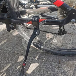Vista dettagliata del cavalletto per bici in alluminio regolabile, supporto stabile MTB.