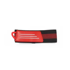 Zwarte fietsbroekriem met rode rubberen gesp, elastische fietsbeenband voor rijders.
