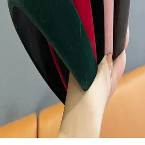 Velvet headband wide brim sponge hair hoop retro style autumn winter hair accessories detail view.