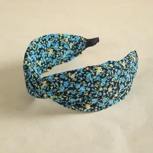 Floral knotted headband, wide-brim fabric hair hoop for women, elegant daily hair accessory.