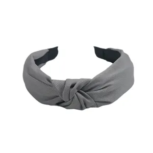 Serre-tête noué en tissu gris accessoire de coiffure large uni style élégant détail