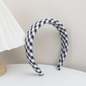 Serre-tête classique à carreaux vichy noir et blanc, accessoire de cheveux style collège pour tous.