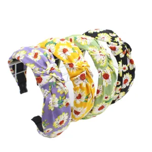 Floral knotted headband set, vintage daisy print hair hoop for women daily wear main view.