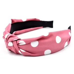 Serre-tête en tissu à pois roses avec un design noué élégant, accessoire de cheveux large.