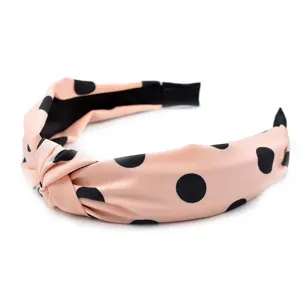 Bandeau en tissu à pois rose pour femmes, serre-tête large et élégant style quotidien.