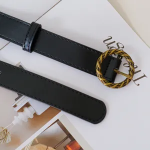 Women minimalist black leather belt with retro twist round bronze buckle for daily wear
