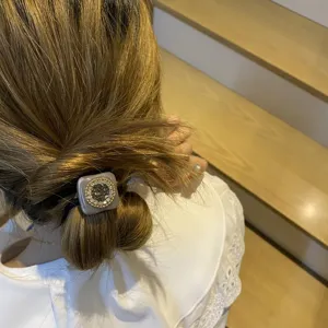 Elegante elastico per capelli quadrato con strass lucidi per acconciature eleganti chic.