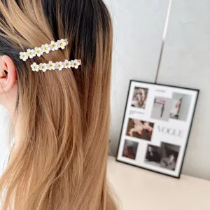 Sweet floral rhinestone side hair clip, cute daisy bobby pin fashion hair accessories.