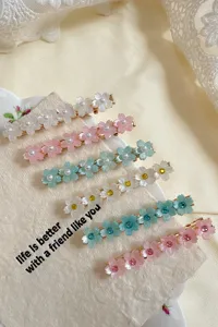 Sweet floral hair clips with pearls and rhinestones, elegant side bangs clip for women.