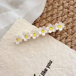 Sweet floral hair clip with yellow rhinestones, cute hairpin for women and girls daily wear.