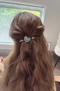Elegant Korean heart rhinestone hair clip detail, sparkling crystal barrette for women styling.