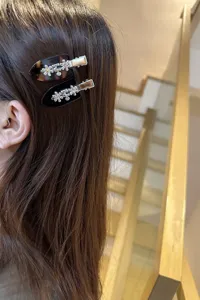 Cute rhinestone flower hair clips set, acetate duckbill side clips for women daily styling.
