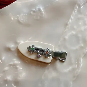 Cute rhinestone flower hair clip, shiny metal duckbill side clip for bangs and sweet hairstyles.