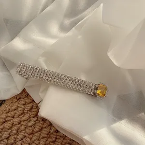 Strass Rechteck Haarspange glänzender Kristall Federspange Detailansicht funkelnd.