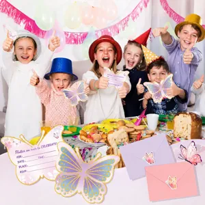 Schmetterling Geburtstag Einladungskarten Set für Kinder, süßes Design mit Umschlägen.