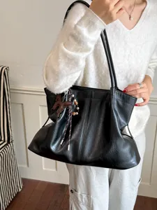 Borsa a tracolla morbida in pelle nera da donna, grande borsa per il lavoro quotidiano.