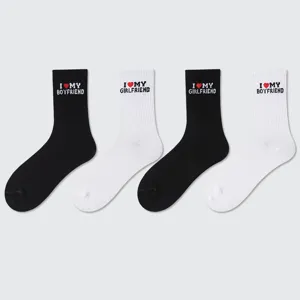 Unisex Baumwolle lange Socken Paar Sport Socken mit Herz Stickerei Buchstaben weiß schwarz