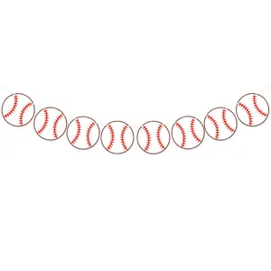 Détail de guirlande en papier de baseball, cartes rondes blanches avec coutures rouges.